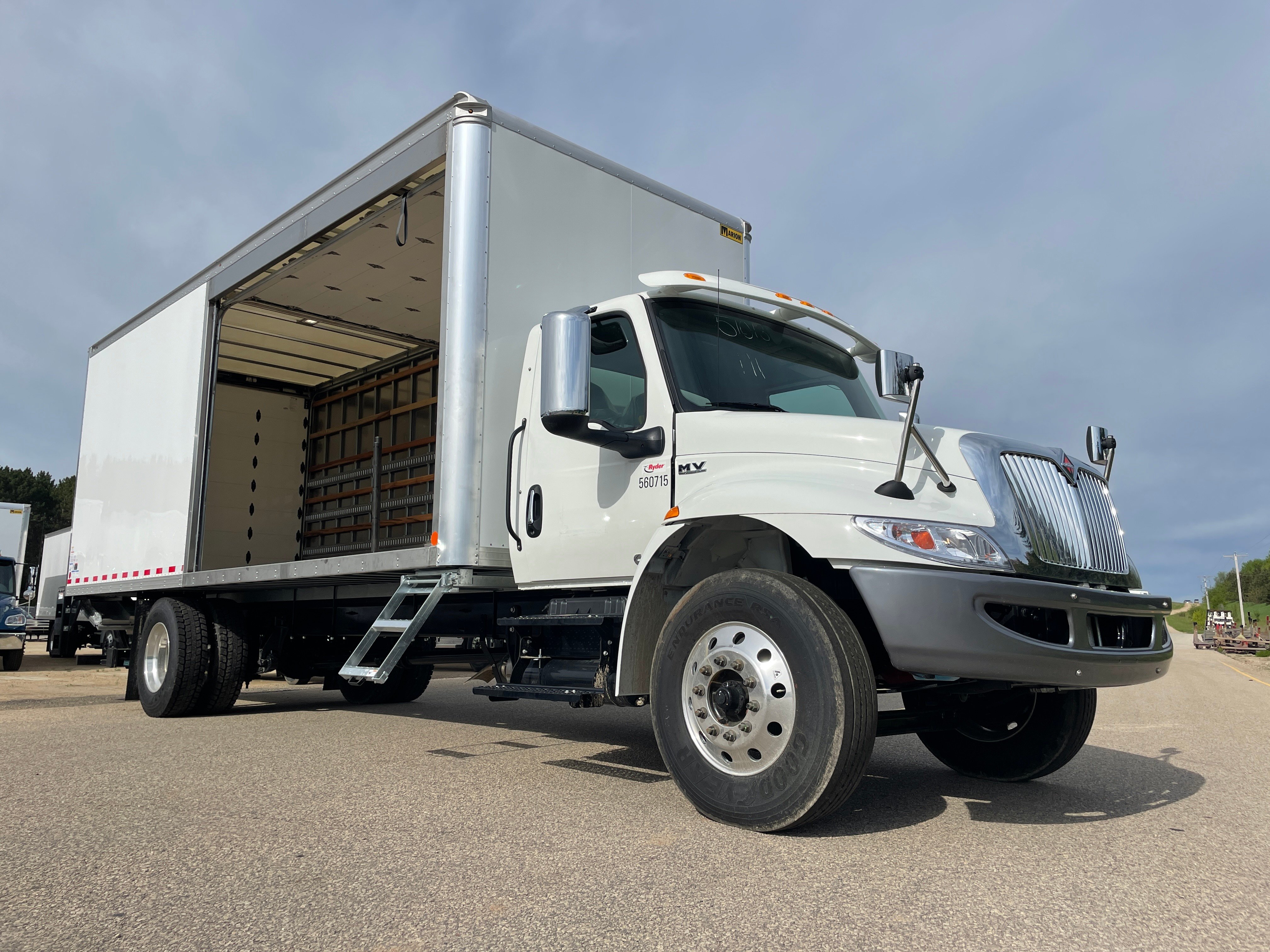 dry_freight_roll-up_side_door_truck_body